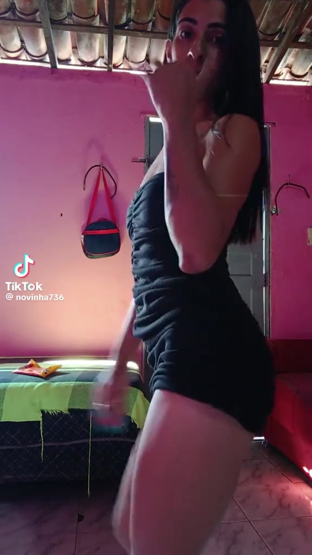 Dançando sem calcinha — antes de dormir sem pijama