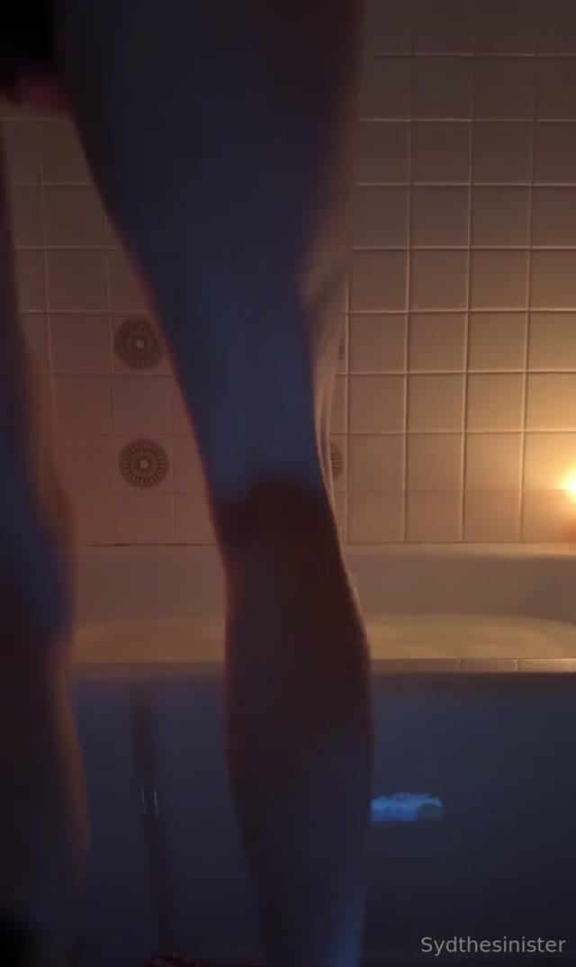 Conteúdo raro de Sydthesinister toda molhada no banho