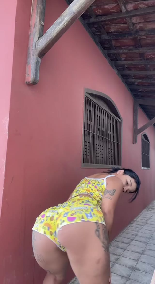 Influencers famosas de Recife PE — molhadinha depois do banho
