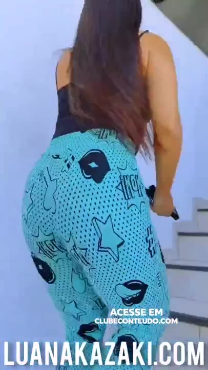De lingerie preta na cama