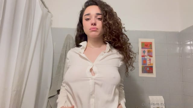 Angi reims se tocando embaixo do lençol 🔥