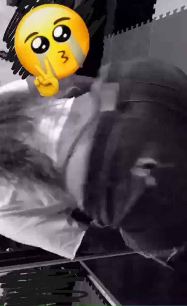 Gostosas aleatórias sedutora, num striptease completo