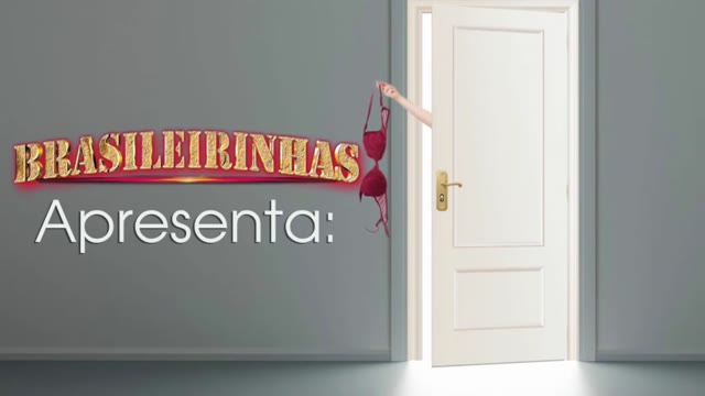 A Casa das Brasileirinhas: no chuveiro se ensaboando
