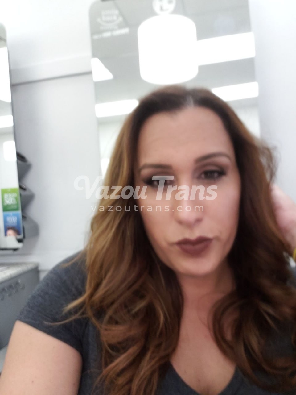 Naty: trans amadora brasileira, Provocando de quatro no chão