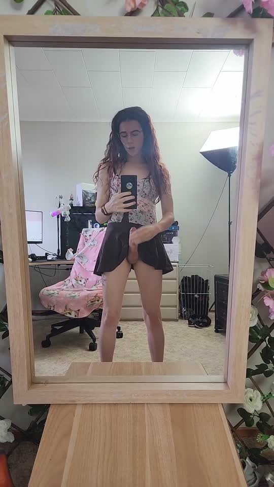 Manu Maya: trans amadora brasileira, exibindo o corpão, mostrando tudo sem