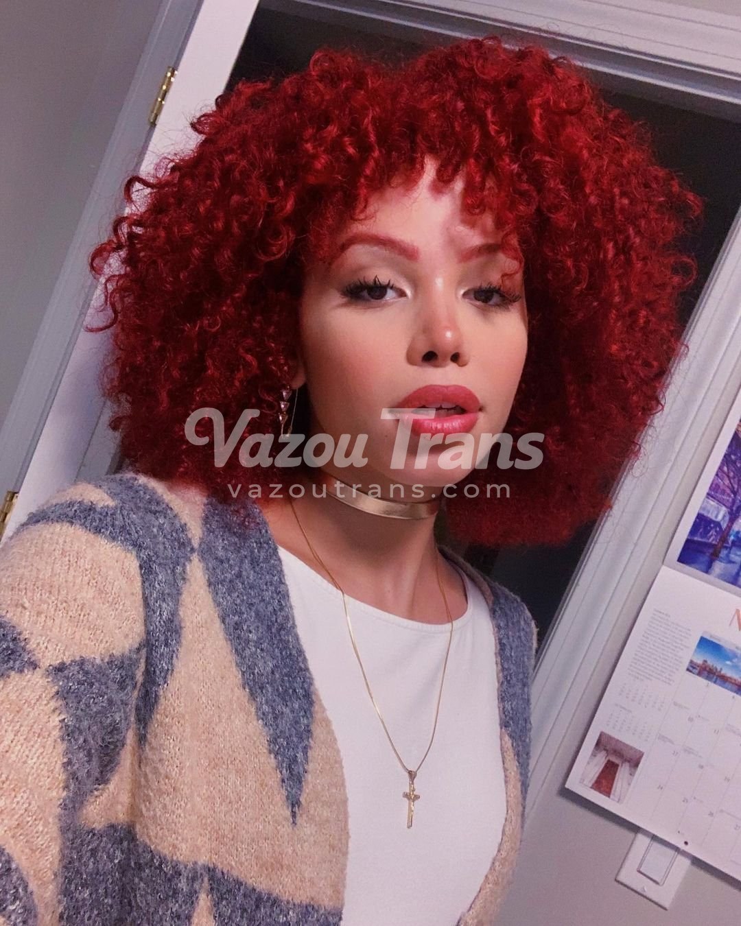 Irresistível provocando na webcam — travesti Manu Maya sem censura