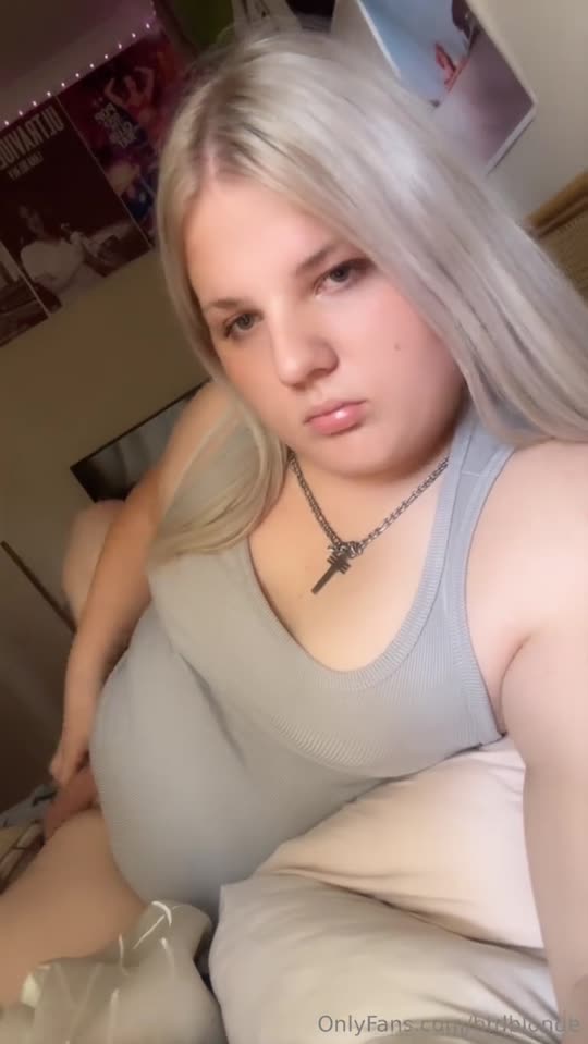 Btdblonde BBW trans: trans amadora brasileira, tesuda, de lingerie preta na cama