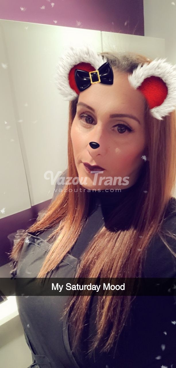 Tgirl Naty no chuveiro se ensaboando 😏