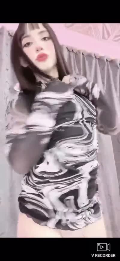 Mostrando tudo sem pressa — travesti TS Tang0 Live sem censura