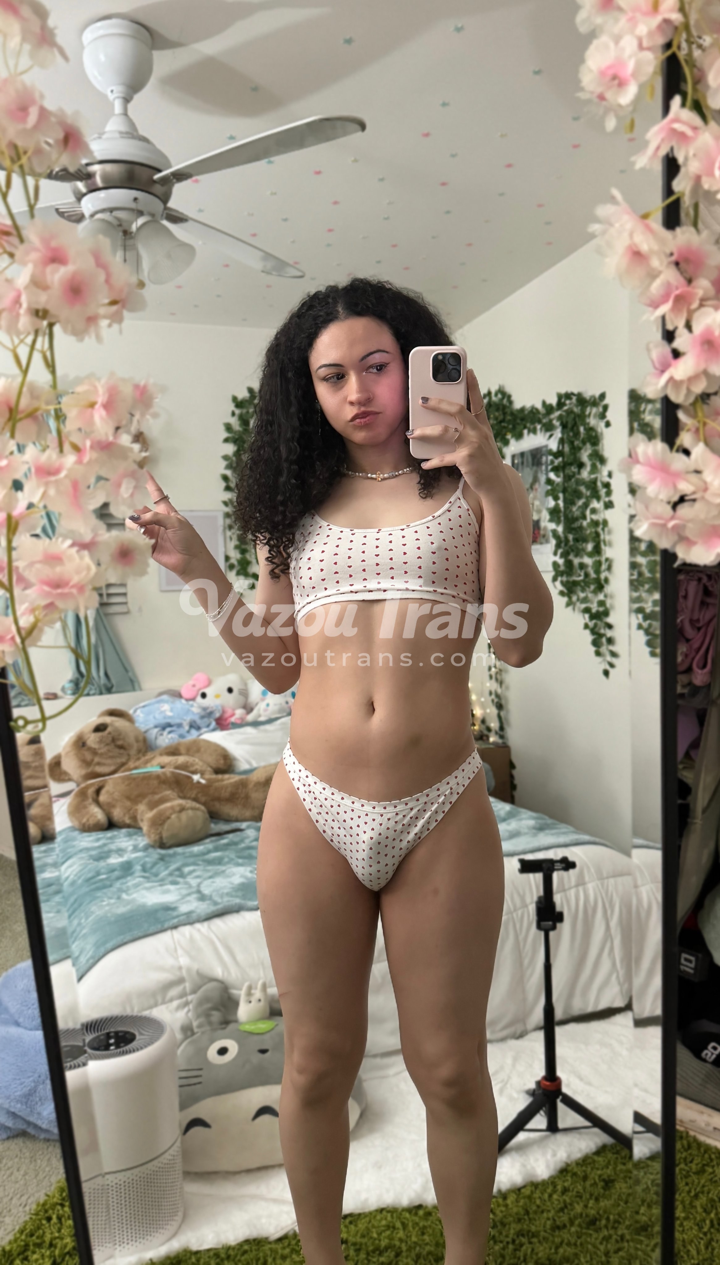 Vídeo +18 trans: Manu Maya Perfeita toda molhada no banho