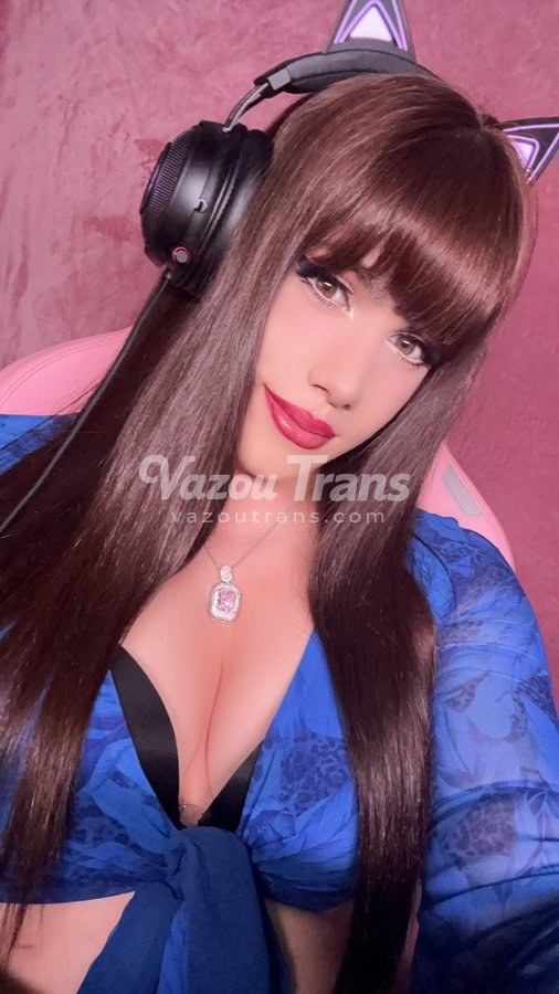 Sapeca, rebolando gostoso — travesti Natalie Uwu sem censura