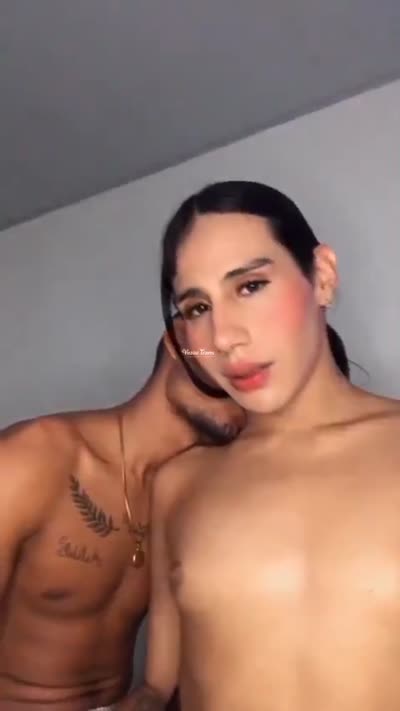 TS Tang0 Live: trans amadora brasileira, rebolando só de shortinho