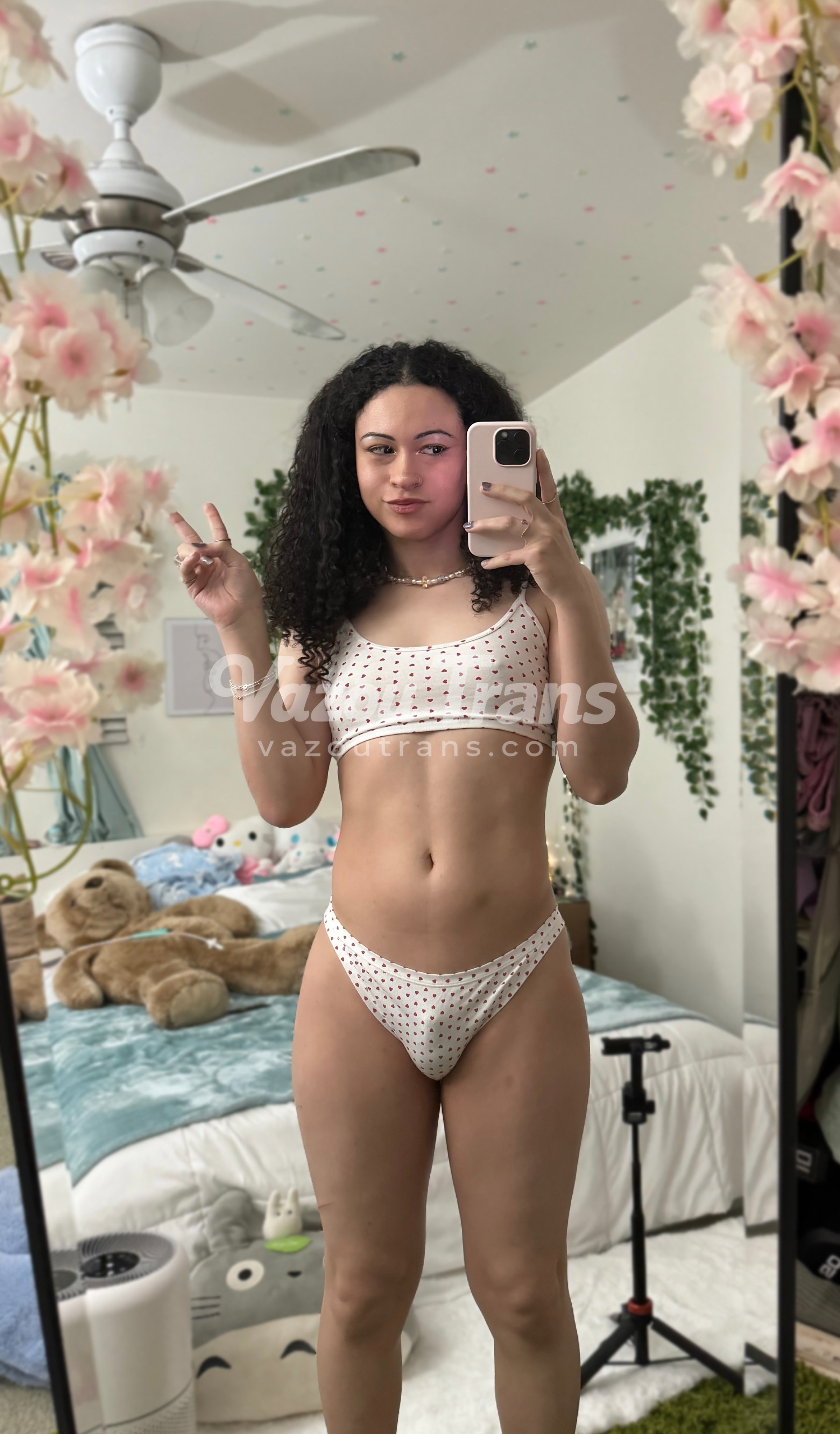 Vídeo +18 trans: Manu Maya maravilhosa, de regata sem sutiã