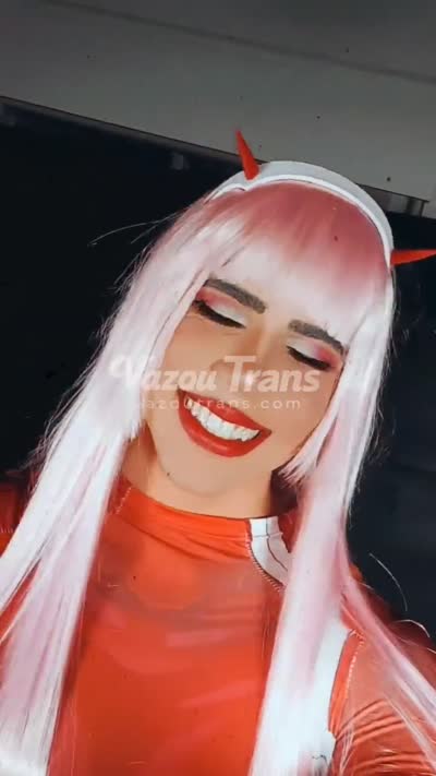 Vídeo +18 trans: Natalie Uwu fogosa na banheira cheia de espuma