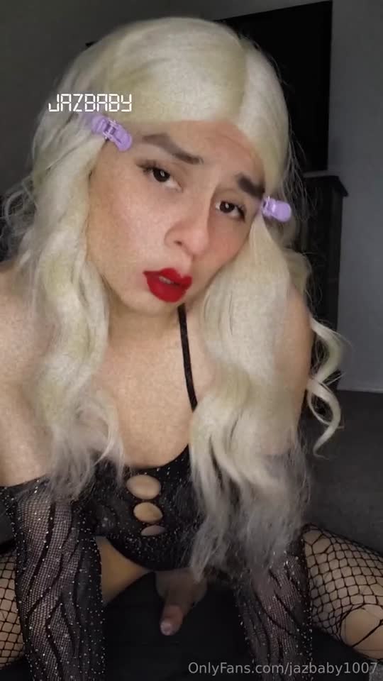 Trans jaz baby / jazbaby1007 dançando de fio dental
