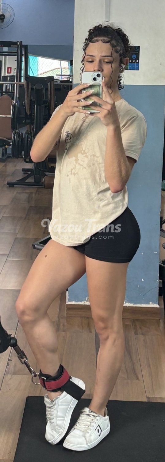 Tgirl Dudx De biquíni fio-dental na piscina