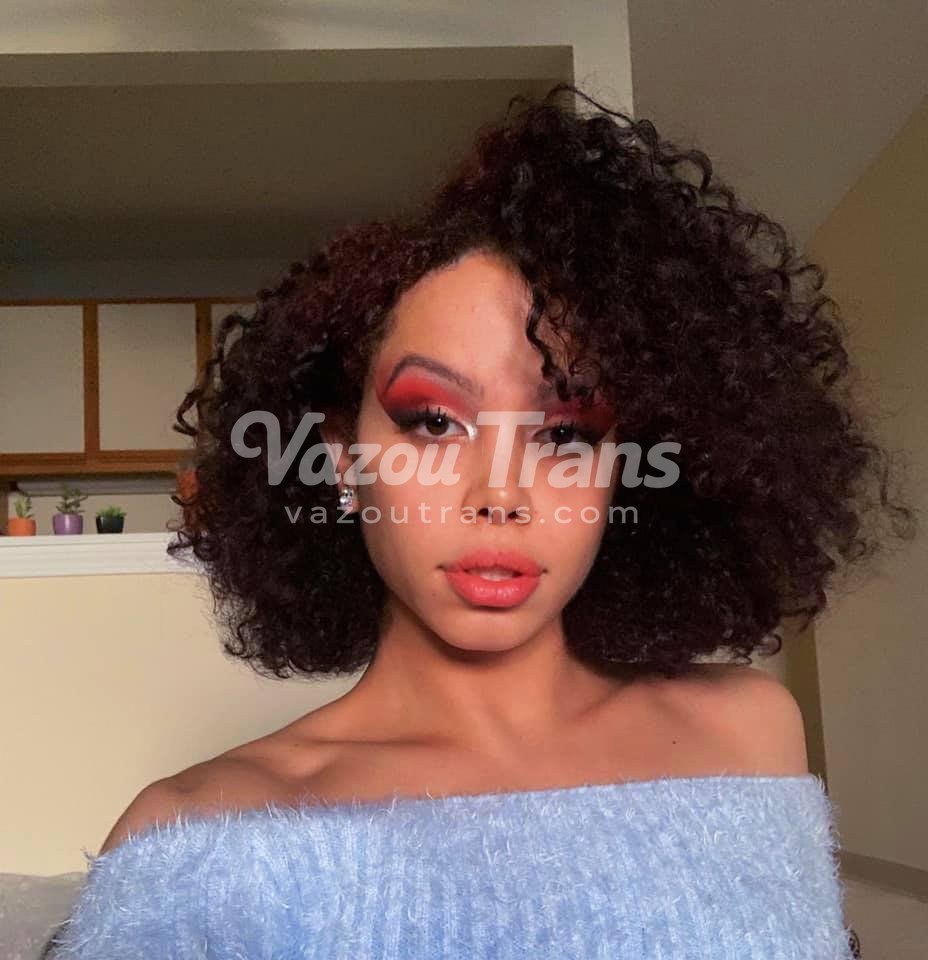 Tgirl Manu Maya Flagra de dançando de fio dental