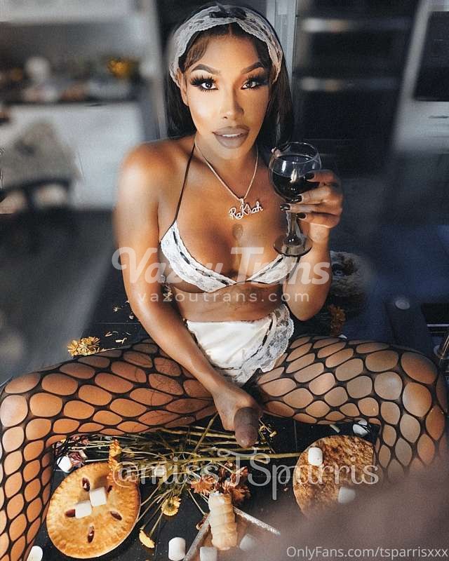 Deliciosa, no motel sem censura — travesti TS ParrisXXX sem censura