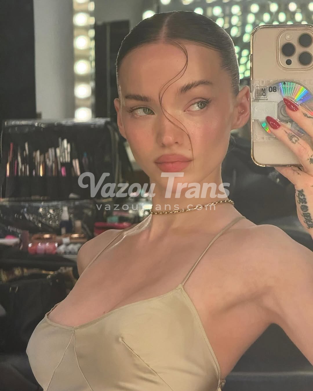 Trans Naomi Anderson Sem calcinha na varanda
