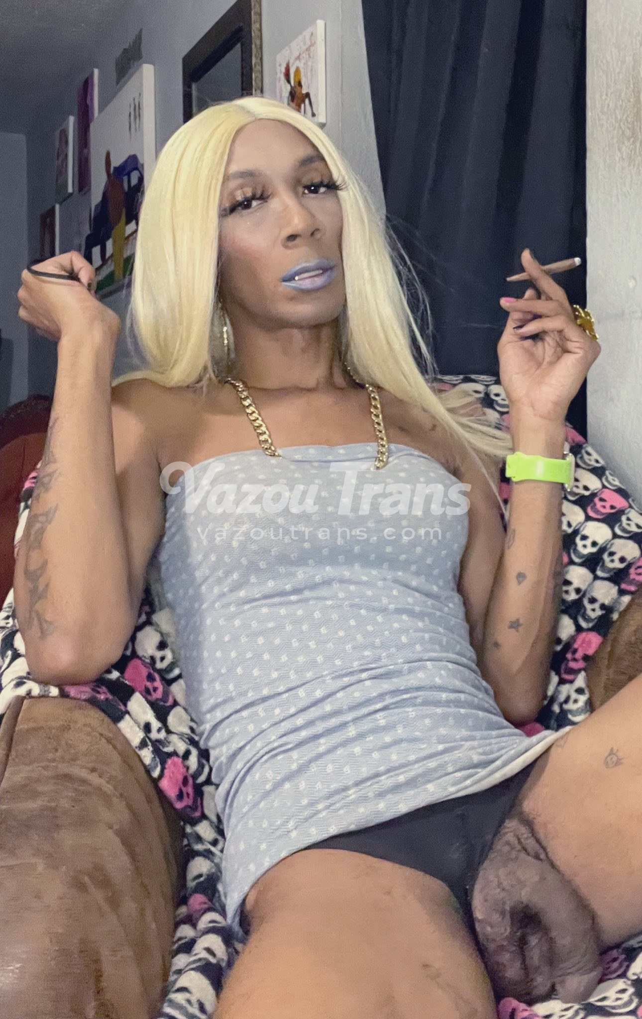 De calcinha molhada no chuveiro — travesti C@pri_Starr sem censura