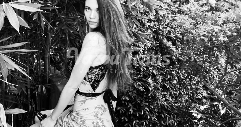 Trans Naomi Anderson deliciosa dançando funk sem roupa