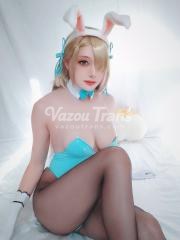 Tgirl Manu Maya provocando de quatro no chão