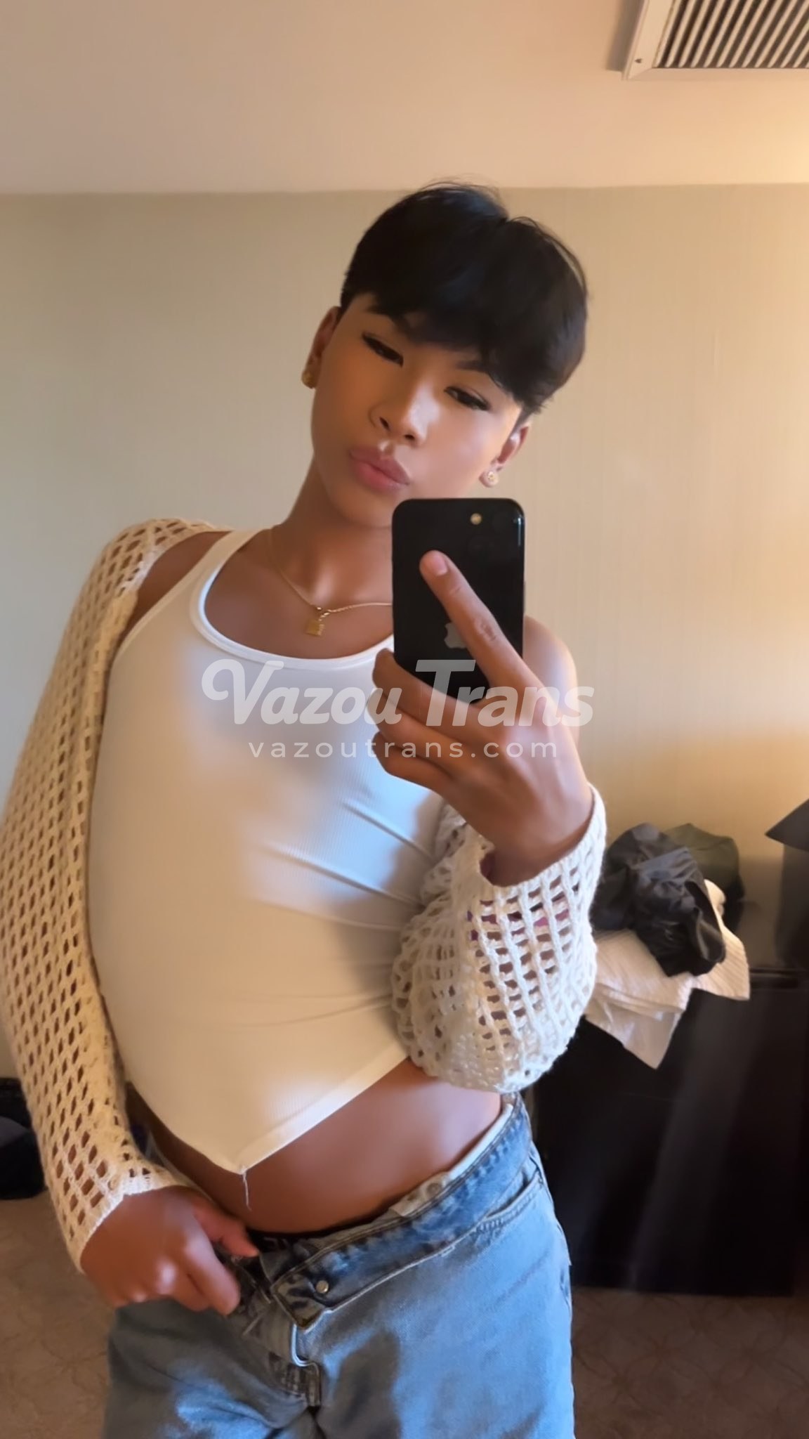 Tgirl kaybaebi provocando, com close na bunda durinha