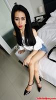 Manu Maya: trans amadora brasileira, provocante de lingerie preta na cama