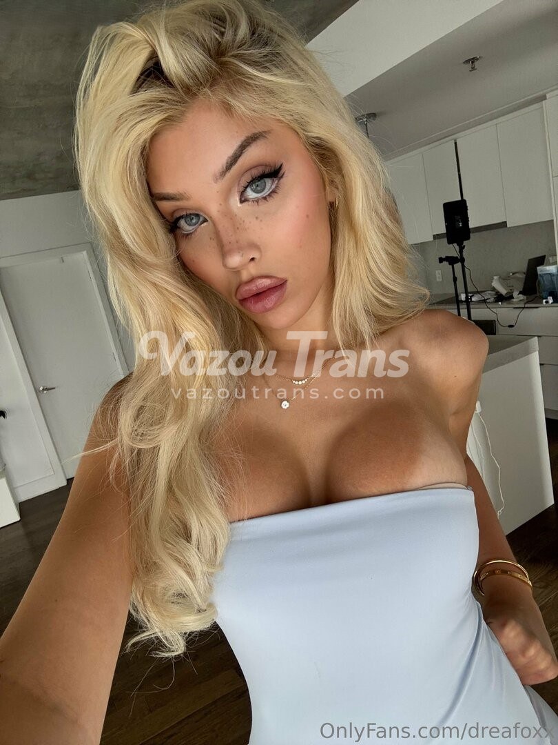 Tesuda, de quatro na cama — travesti Naomi Anderson sem censura