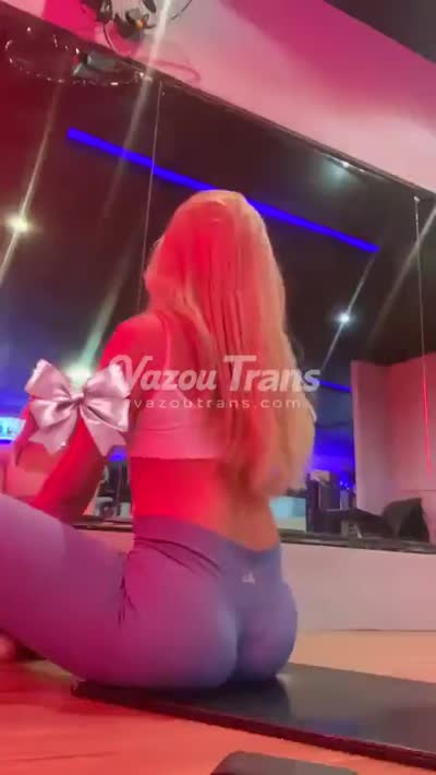 Vídeo +18 trans: Novinha Fit / Loirinhahotgirl na banheira cheia de espuma