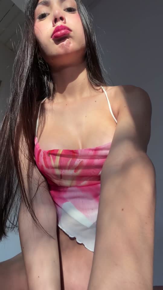 Nata_ts: trans amadora brasileira, irresistível, gemendo baixinho sozinha