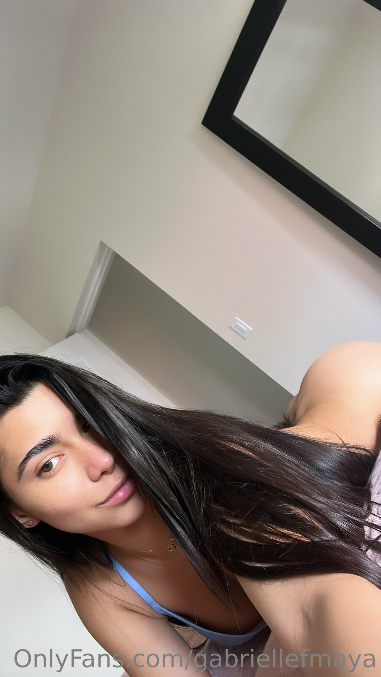 Gabrielle F Maya: trans amadora brasileira, fogosa, toda molhada no banho