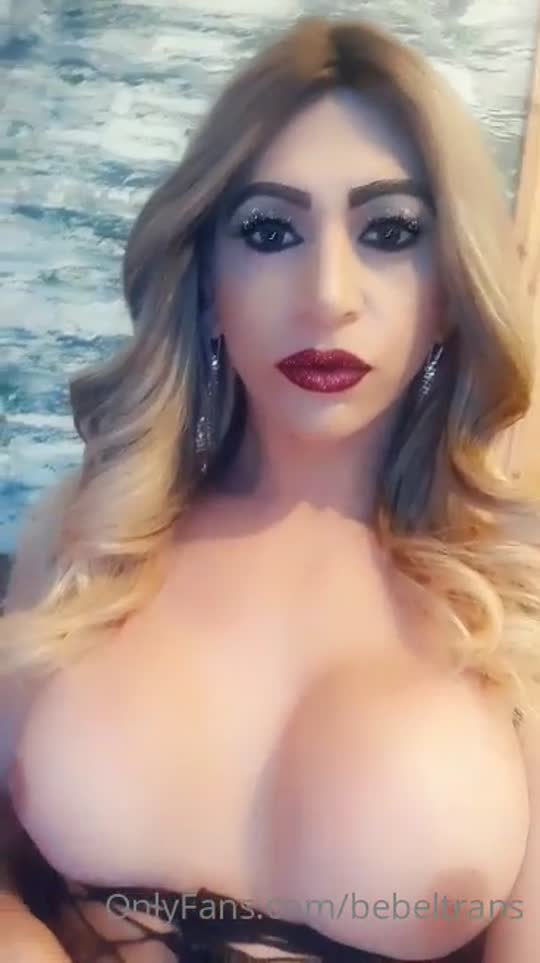 Rebolando sem parar, peladinha no quarto — travesti Bebeltrans sem censura