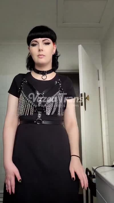 De meia-calça rasgada — travesti Naomi Anderson sem censura