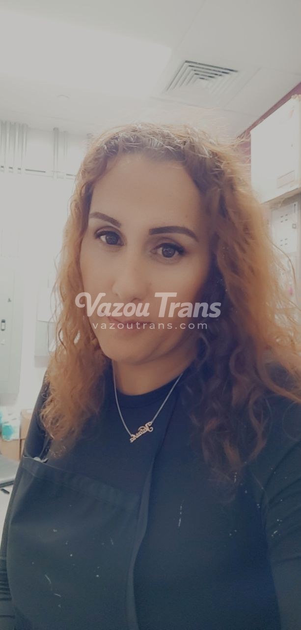 Trans Naty Cena exclusiva de de calcinha fio na cozinha
