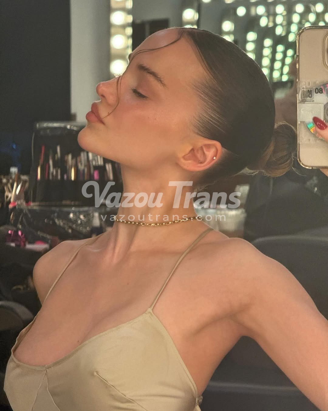Trans Naomi Anderson dançando funk sem roupa