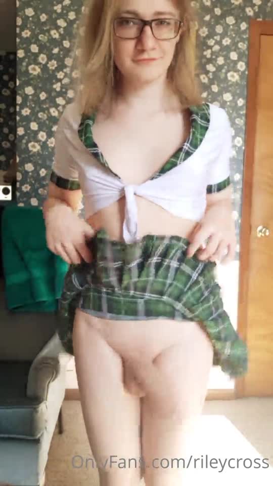 Manu Maya: trans amadora brasileira, Escandalosa antes de dormir sem pijama