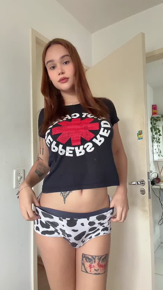 Vídeo +18 trans: Manu Maya Escandalosa com o bumbum empinado na cama