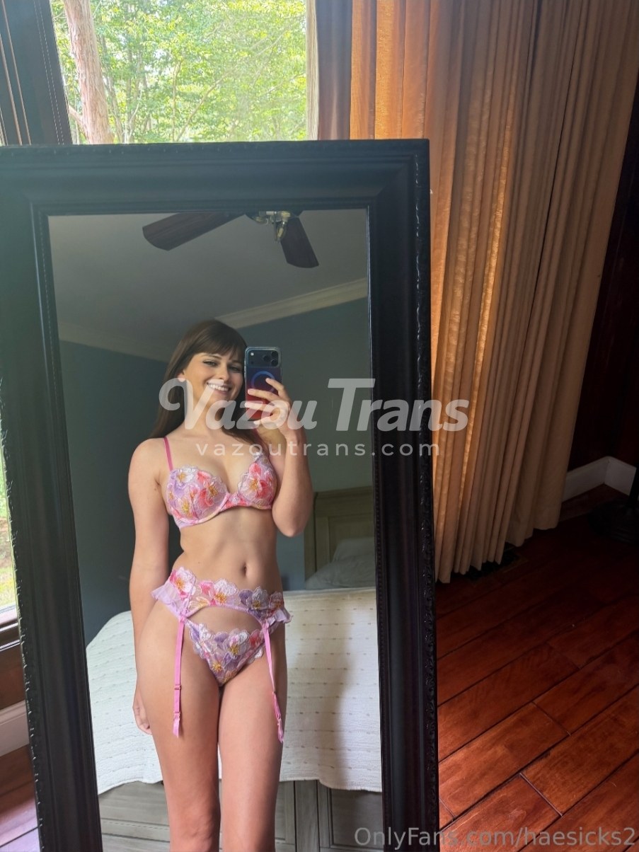 Trans Naomi Anderson perfeita, mostrando tudo sem pressa
