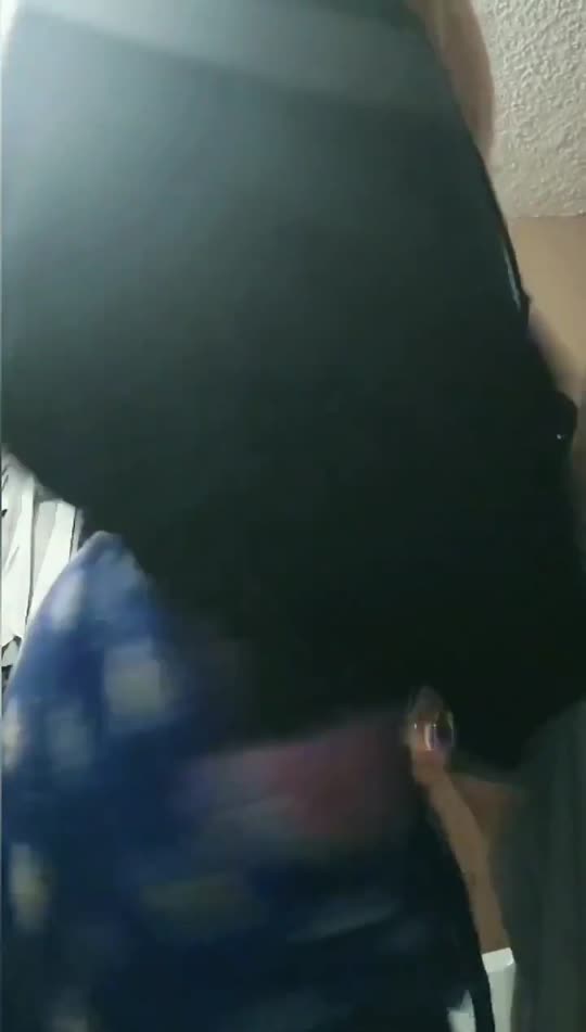 Vídeo +18 trans: gingersnapuu \ tnextdoorthrowaway sapeca, deitada abrindo