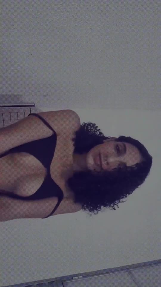 Vídeo +18 trans: Manu Maya Perfeita safada assim que acordou