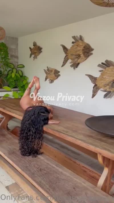 Poliana Arapiraca num striptease completo