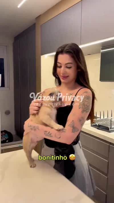 Kaiani Santos gostosa na banheira cheia de espuma