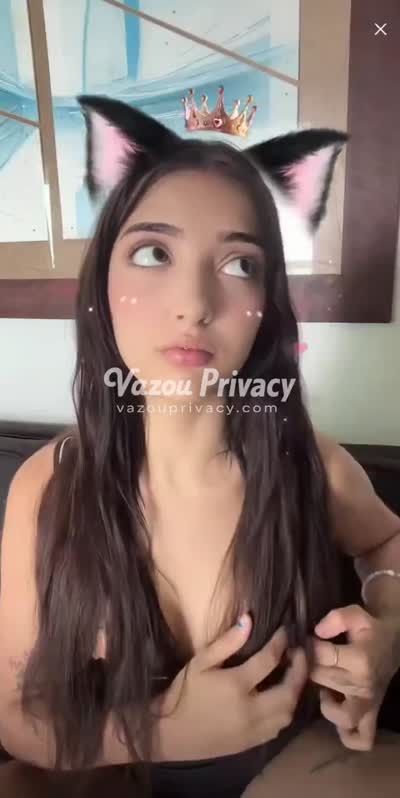 Maravilhosa Maymoreiraof Maymoreira provocando dentro do closet