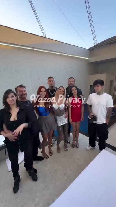 Andressa Urach brincando sozinha na cama, depois de regata sem sutiã #748
