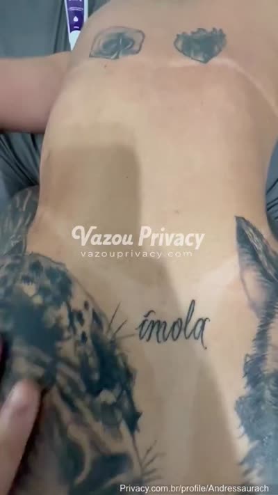 Andressa Urach seduzindo a câmera, com o bumbum empinado na cama #731