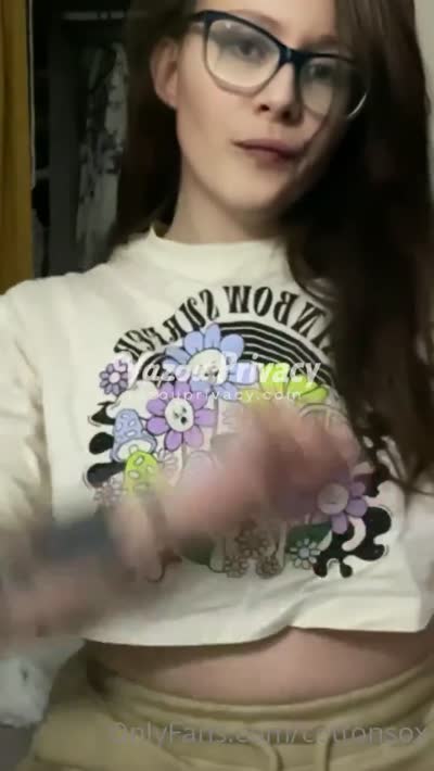 Alicecottonsox de biquíni fio-dental na piscina 💦