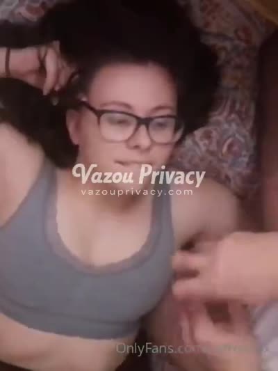 Alicecottonsox — de quatro no sofá