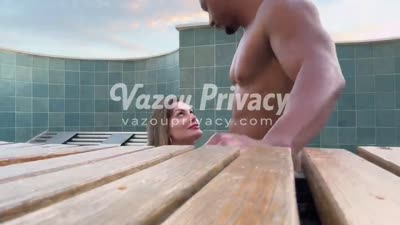 Cena exclusiva de Andressa Urach empinando a bunda pra câmera #593