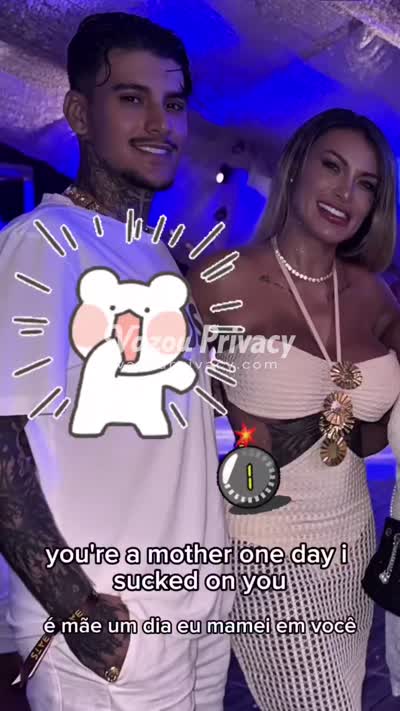 Brincando sozinha na cama — Andressa Urach #756